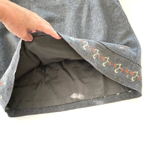 American Eagle Outfitters  mini skirt with embroidery at the hem, 💯 wool - Picture 7 of 9